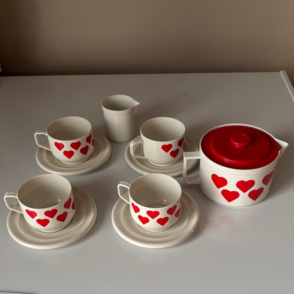 Vintage Kids Bambola Heart Pattern Tea Set